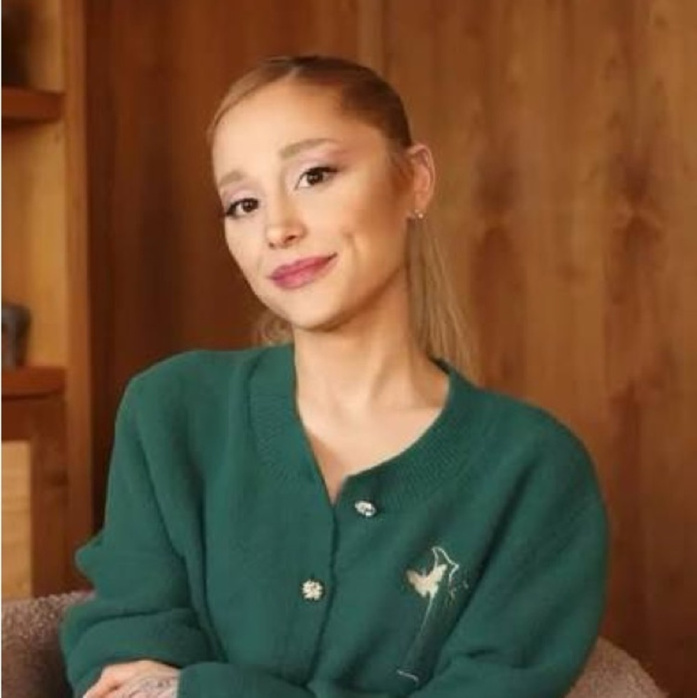 Wicked‎ Graphic Cardigan Ariana Grande Paul Tazewell x Target - Green NWT - Picture 2 of 3